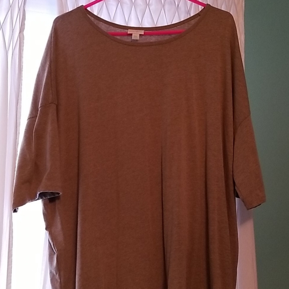 LuLaRoe Tops - ❤3/$15❤LuLaRoe Irma Top